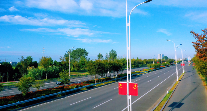 洪澤區(qū)：掛國旗 栽鮮花 喜迎“雙節(jié)”