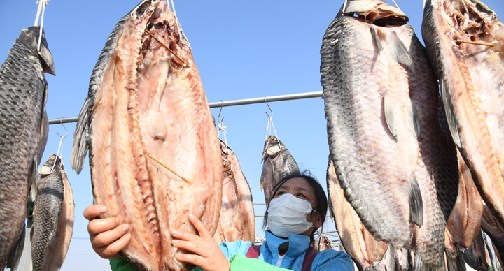 洪澤區(qū)：制作晾曬臘味供應(yīng)市場